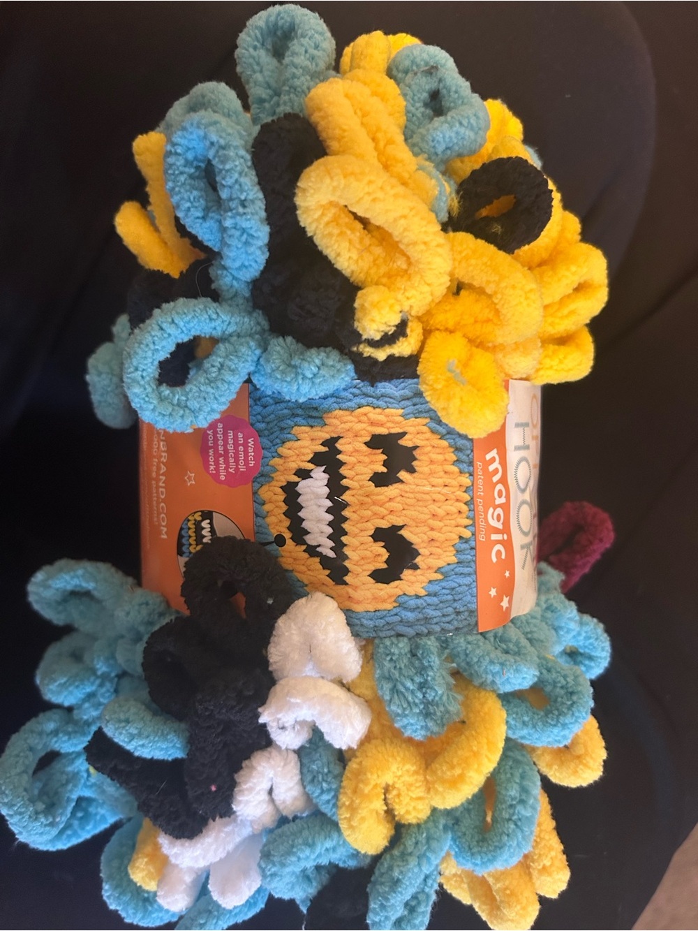 Smiley face - Loop Yarn - Yellow, Blue, Black (Lion Brand Yarn)